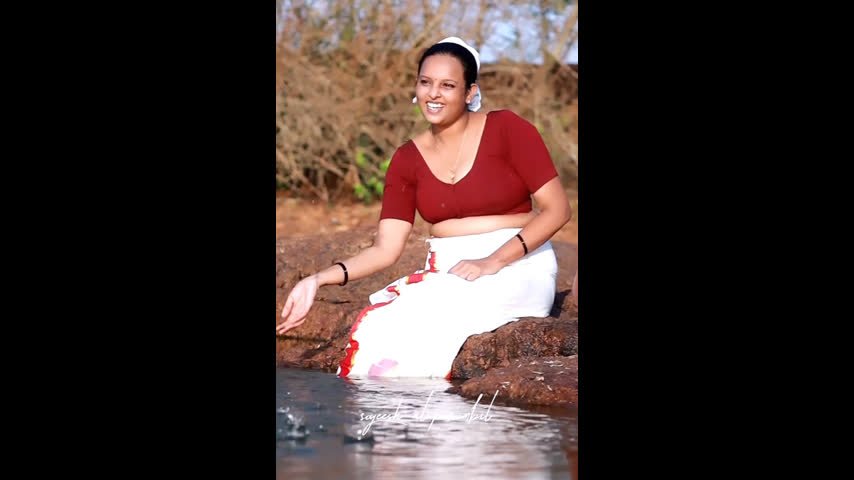 Amazing mallu milf busty boobs show in red blouse very hot