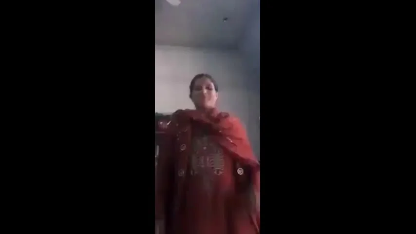 Desi lady showing big boobs and pussy