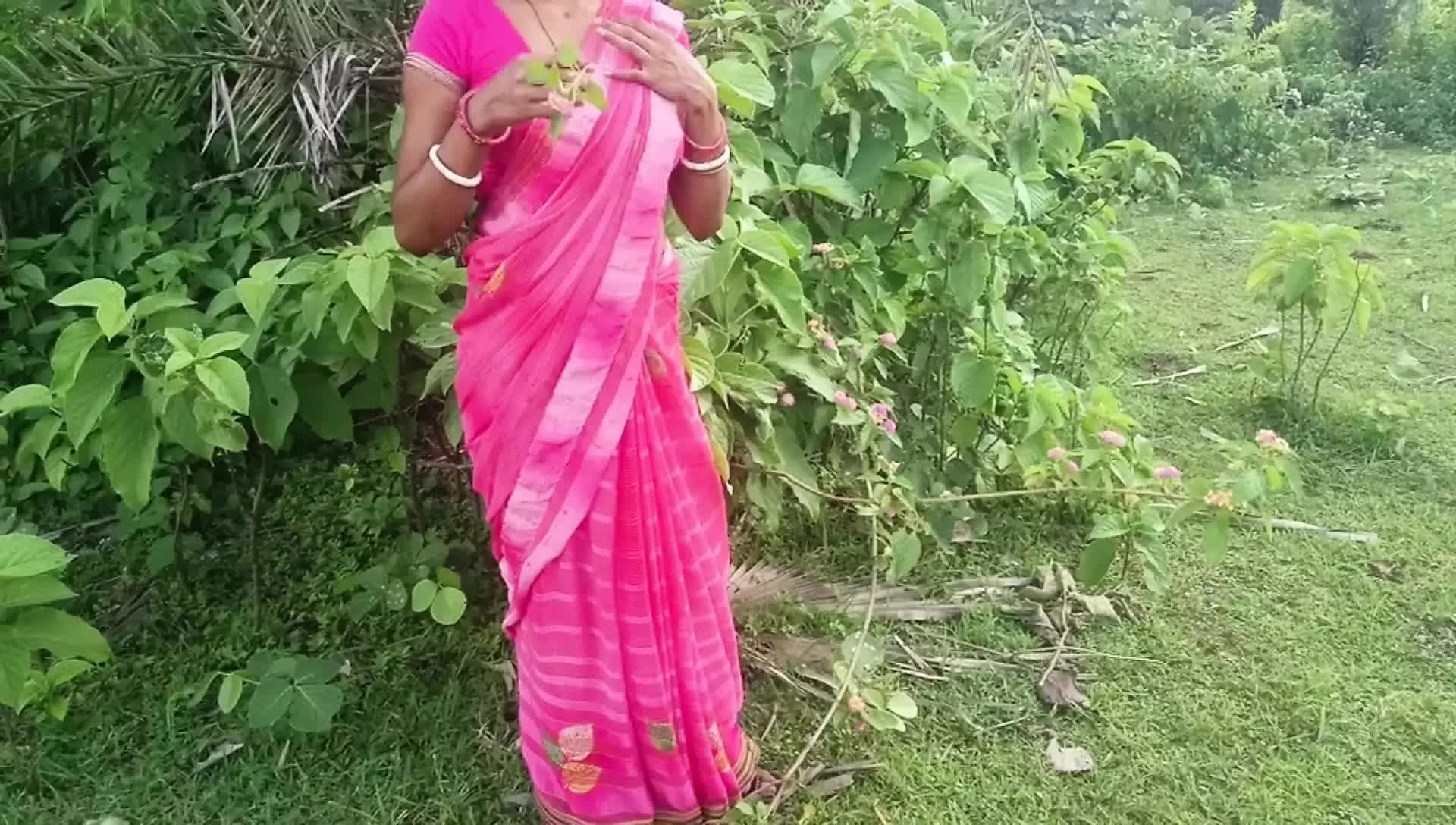 First time Pooja bhabhi outdoor sex video