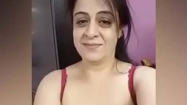 Sexy Bihari bhabhi Rachna ki boobs ki selfie video