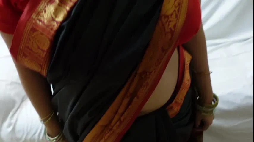 Sexy Indian Aunty Sex and Handjob