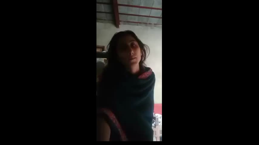 Desi cutie showing tits and pussy full naked