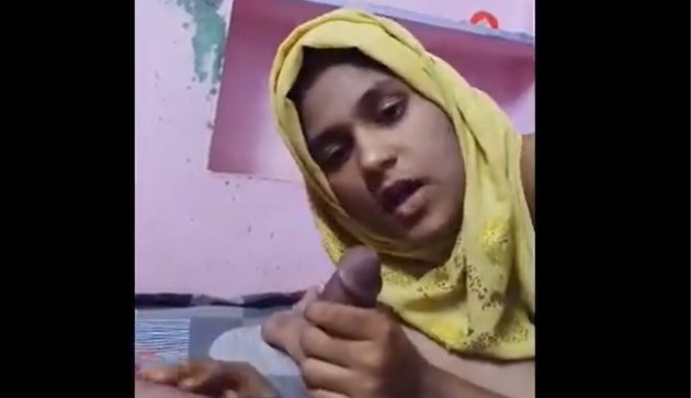 Bangladeshi hijabi girl giving sexual blowjob to her BF