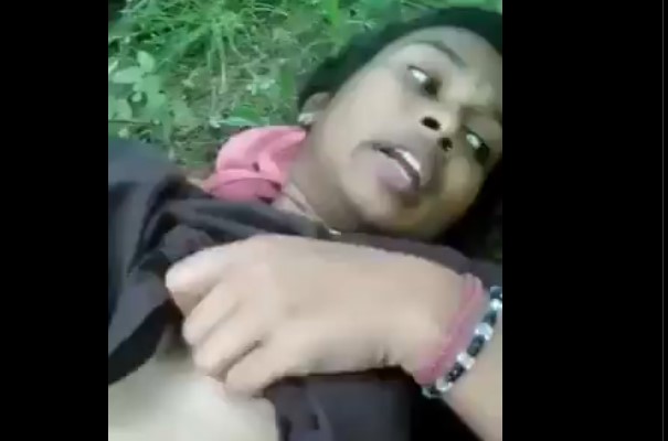 Desi Sex Video of a beautiful girl fucking in a village