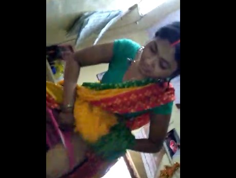 Indian Bhabhi having sex while wearing saree