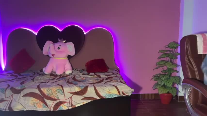 Stripchat-Public.Show-f-Funky_faira-2024.07.06.094417