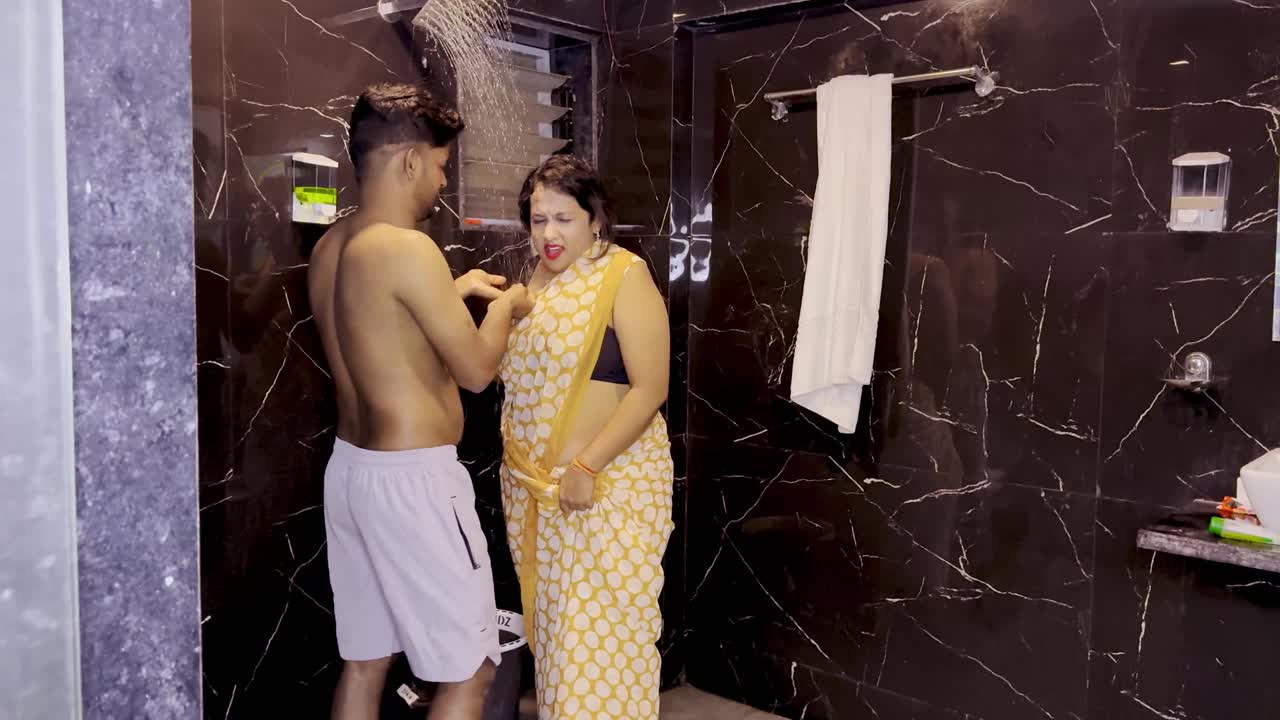 Indian Big Ass Desi Made Fucked While Cleaning Bathroom