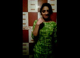 Indian college girl Nude Showing to Boyfriend