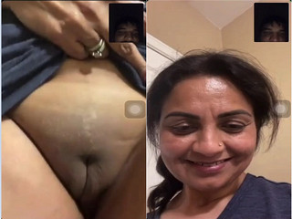 Mallu Aunty shaving hair on the pussy indian sex