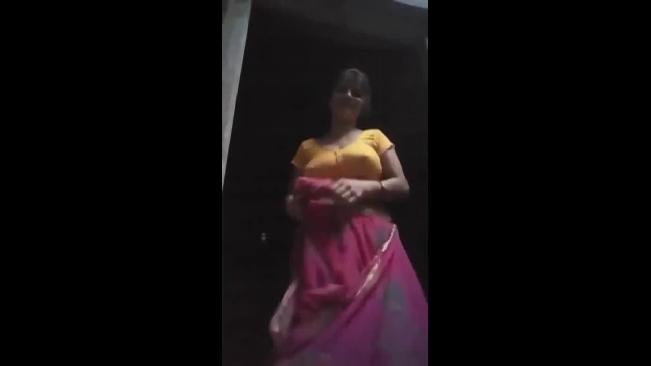 Rajasthani Bhabhi Removing Saree Showing Naked Body