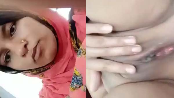 Pakistani khatun big boobs daba kar fingering karti hai